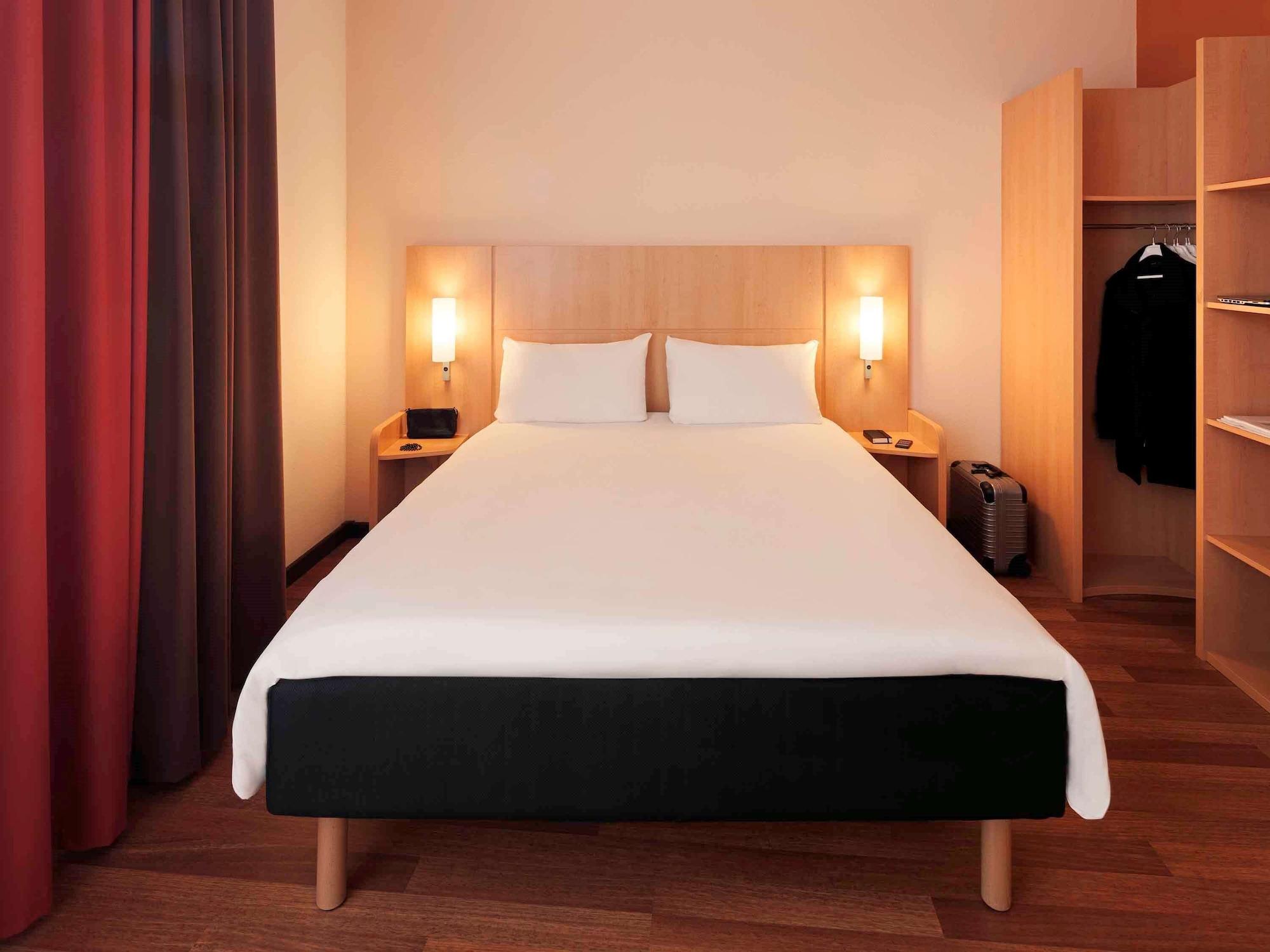Ibis Altstadt Hotel 2*