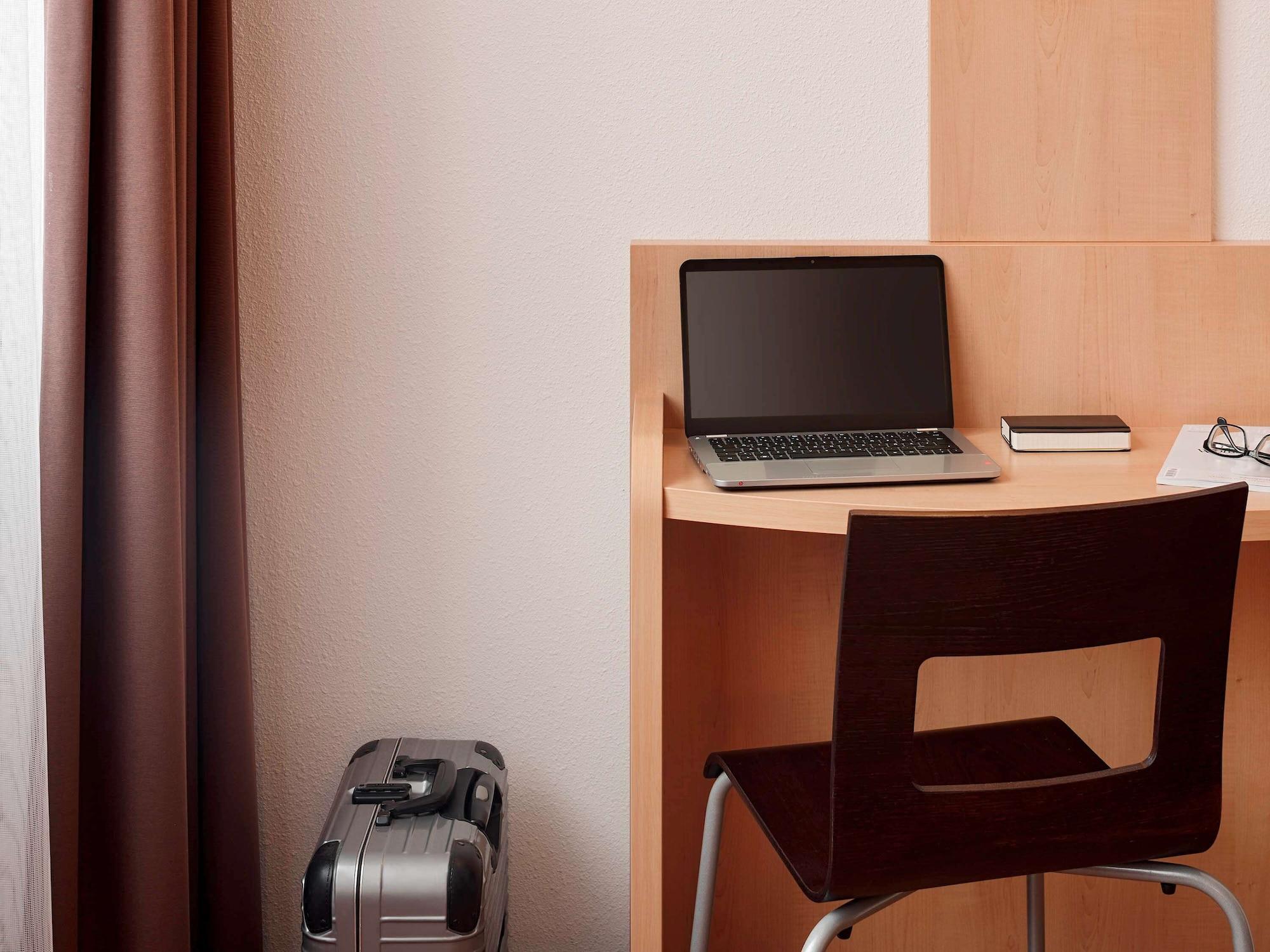 Ibis Altstadt Hotel 2*