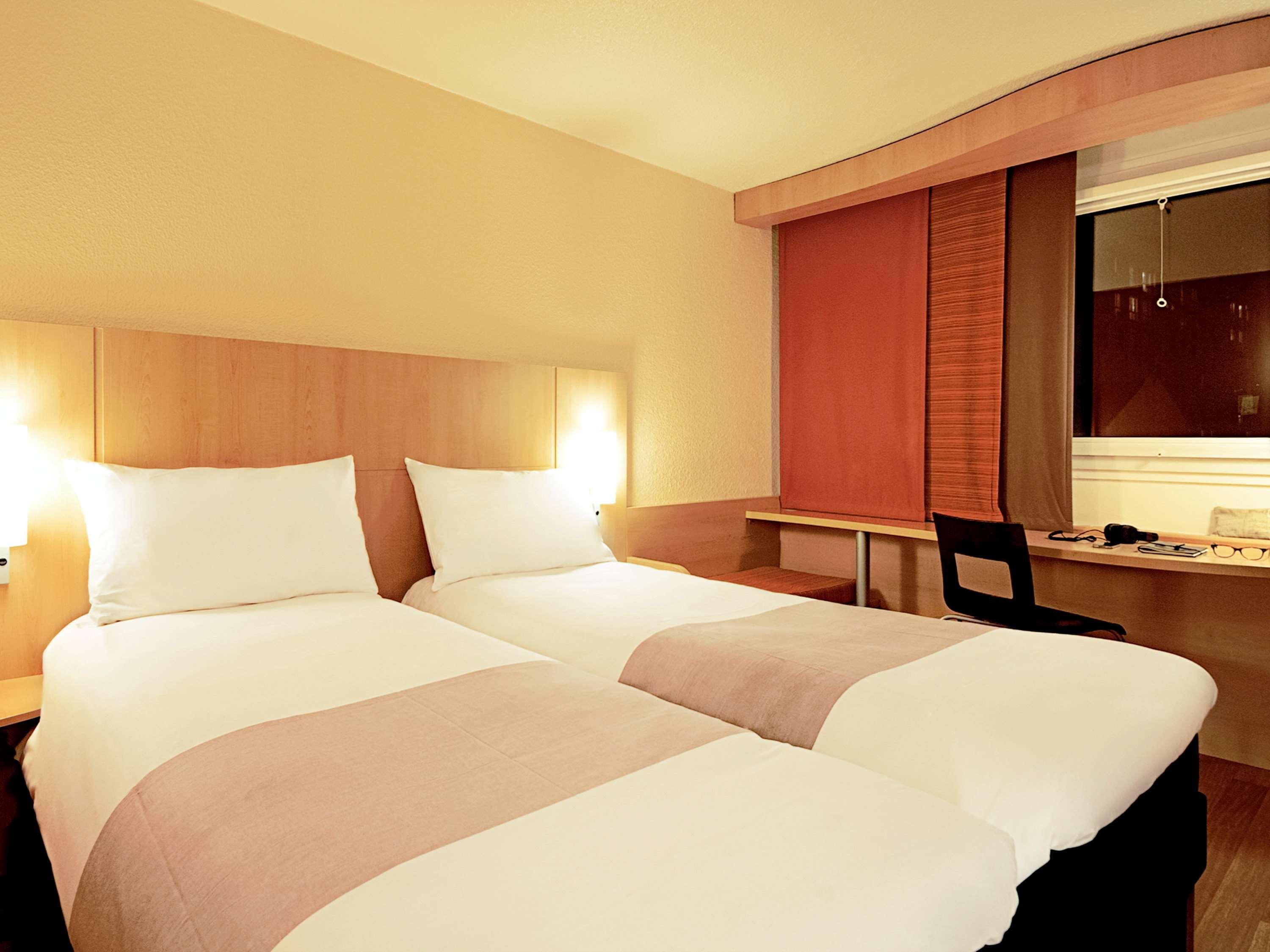 Ibis Altstadt Hotel 2*